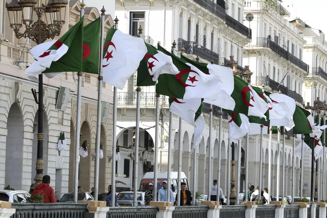 Argélia fortalece laços com BRICS ao ingressar no novo banco de desenvolvimento