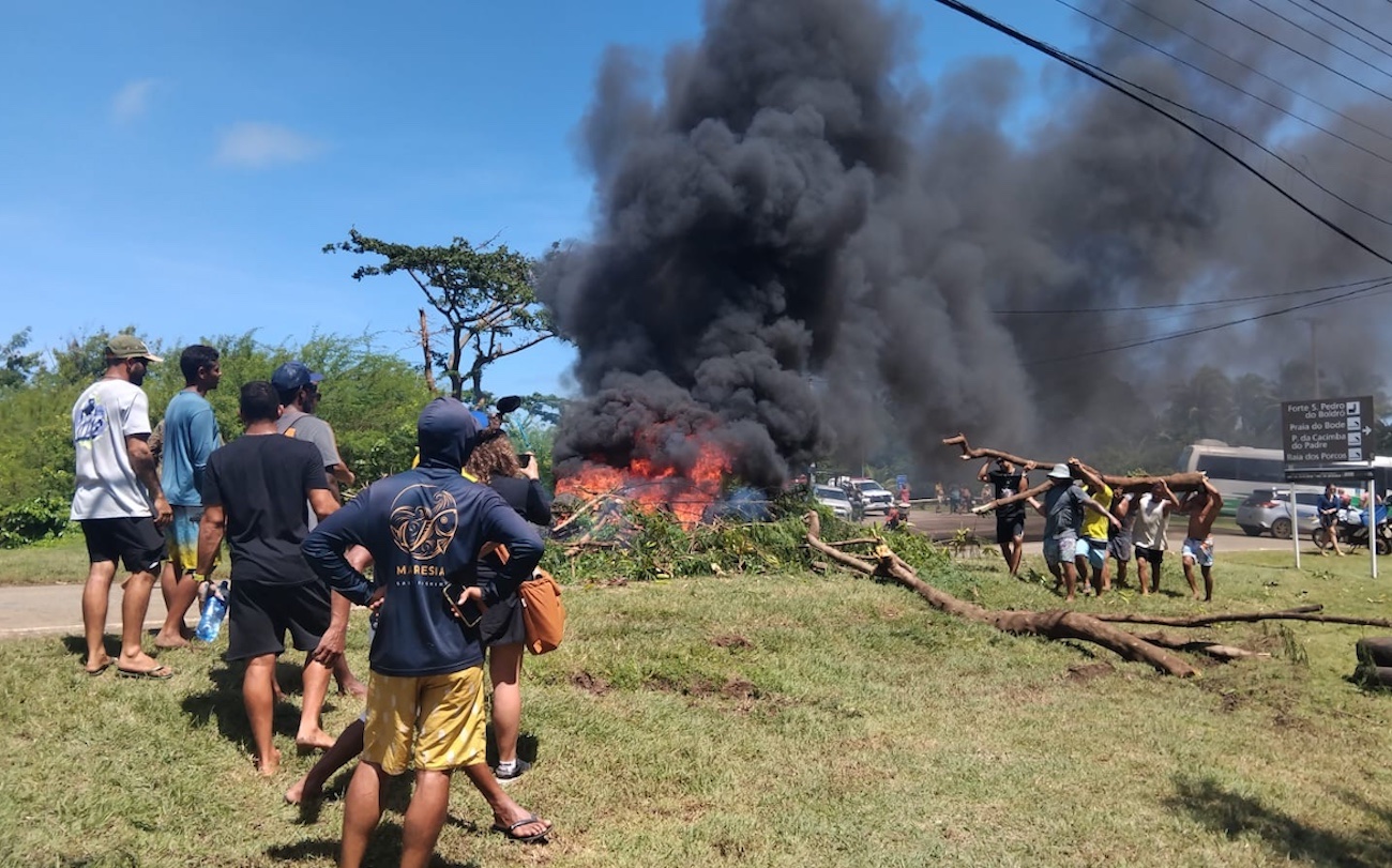Fernando de Noronha clama por Justiça: protestos e manifestos exigem fim do colonialismo e transparência na ilha; vídeos e fotos