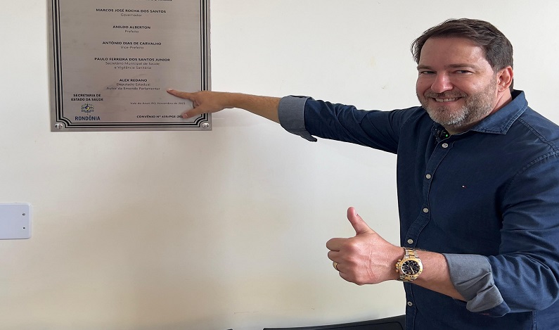 Alex Redano vistoria reformas e melhorias asseguradas por emendas em Vale do Anari