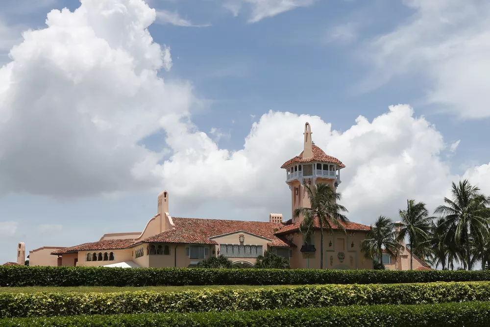 Homem armado é morto pelo Serviço Secreto ao invadir perímetro de Mar-a-Lago, residência de Trump