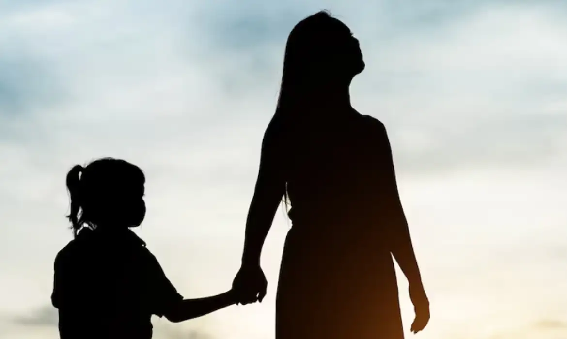 Mães solo no Brasil: A luta silenciosa de 11 milhões de mulheres pelo sustento e direitos dos filhos