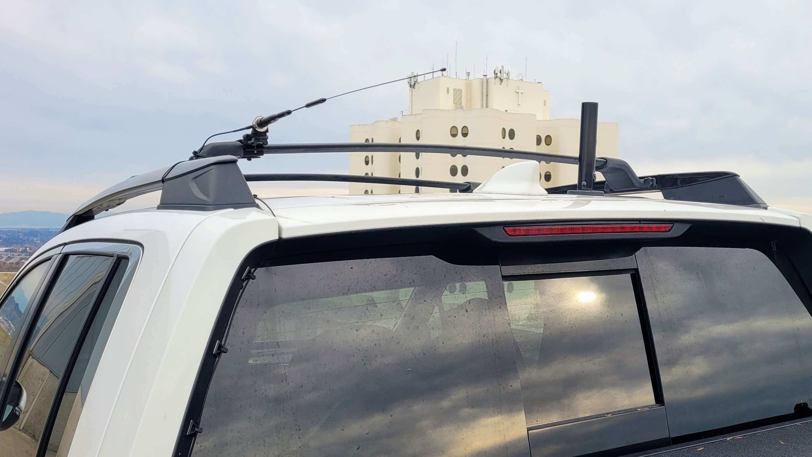 Comet antenna folded down (left) and COMPACtenna (right)