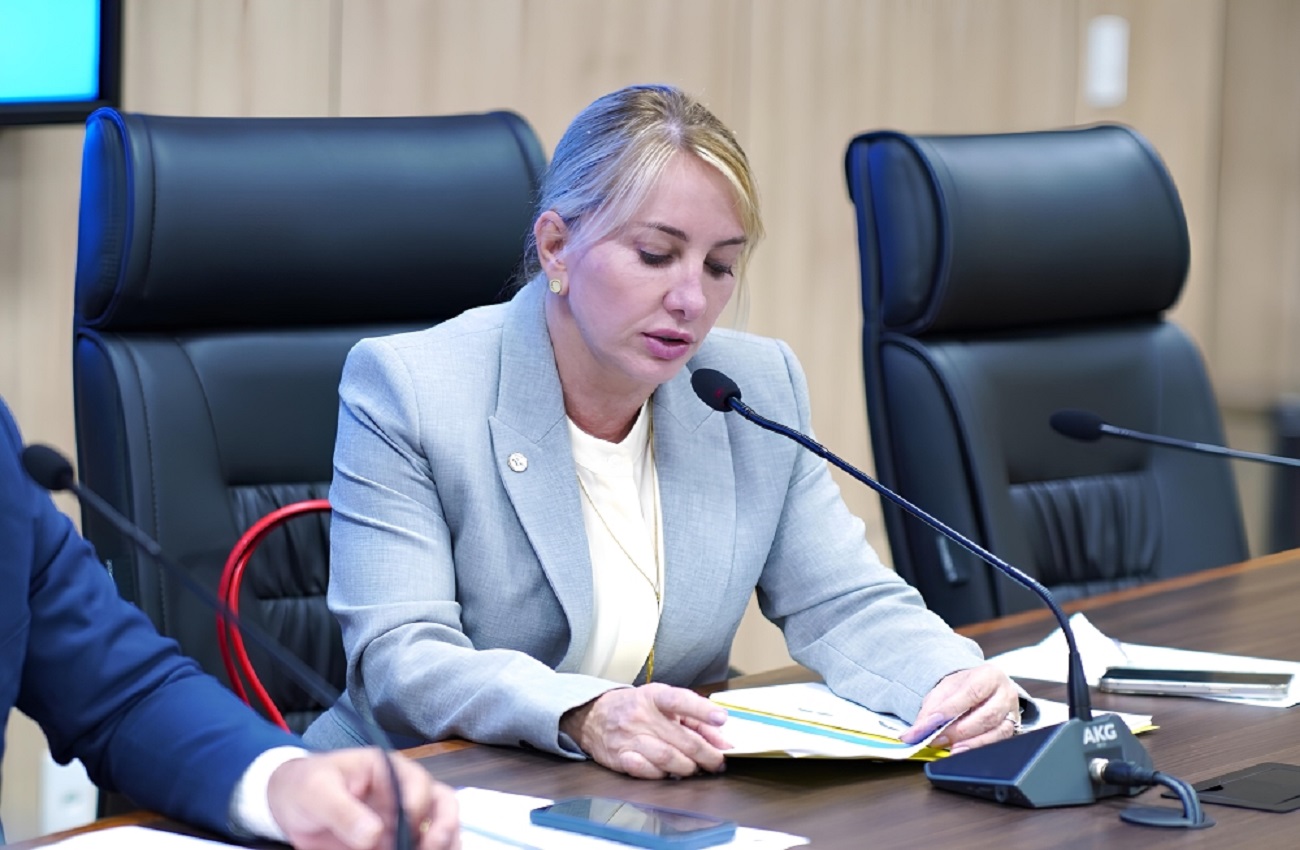 Ieda Chaves recomenda a oferta de conexão wi-fi aos usuários do Hospital João Paulo II