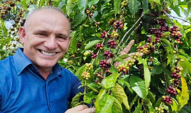 Ezequiel Neiva celebra marca histórica de exportação de café em Rondônia