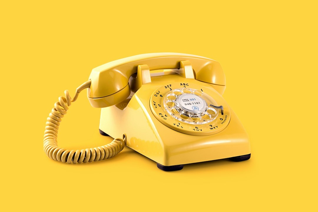 Birbirimizi aramak için türlü numaralar çevirmemiz gereken bunun gibi telefonlardan, neredeyse düşünce gücüyle çalışan muadillerine geçerken, bu defa da birbirimizi aramamak için türlü numaralar çeviriyoruz.