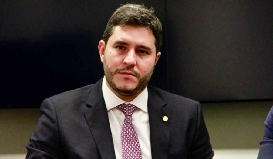 Deputado federal de Rondônia prende foragido durante agenda política no Estado