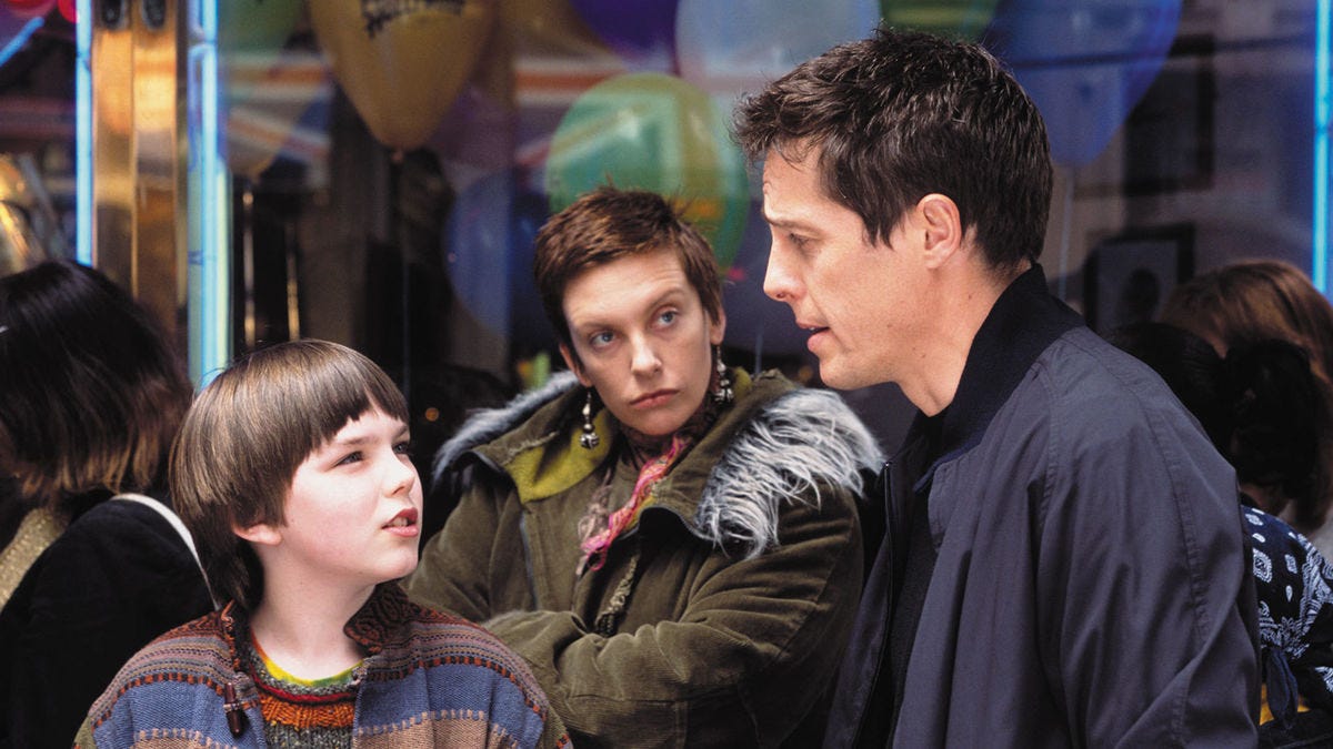 About a Boy filminde Hugh Grant’in canlandırdığı sefasever karakter Will (en sağda), şair John Donne’un meşhur “ No Man is an Island ” şiirine şöyle cevap verir: “I am. I’m Ibiza!”