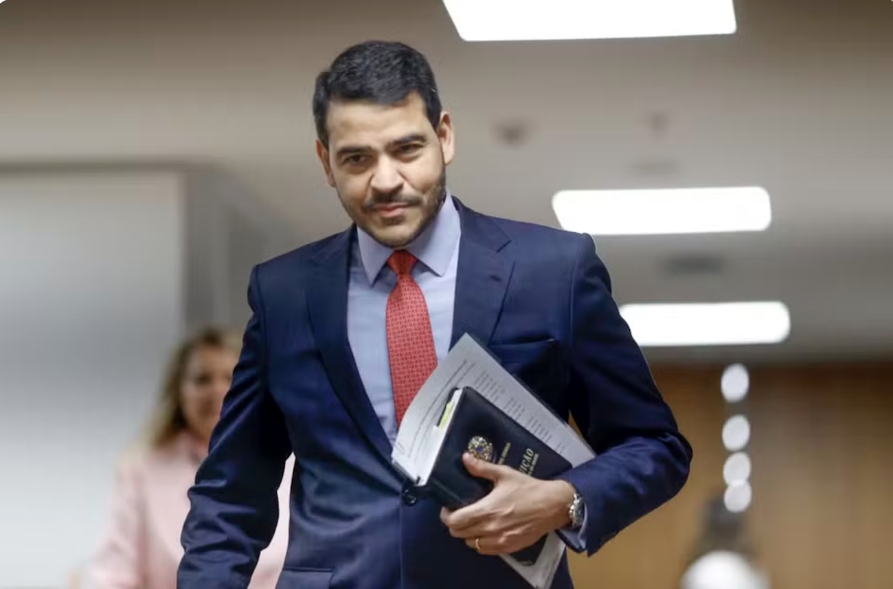 Lula formaliza indicação de Jorge Messias ao STF após impasse com Senado