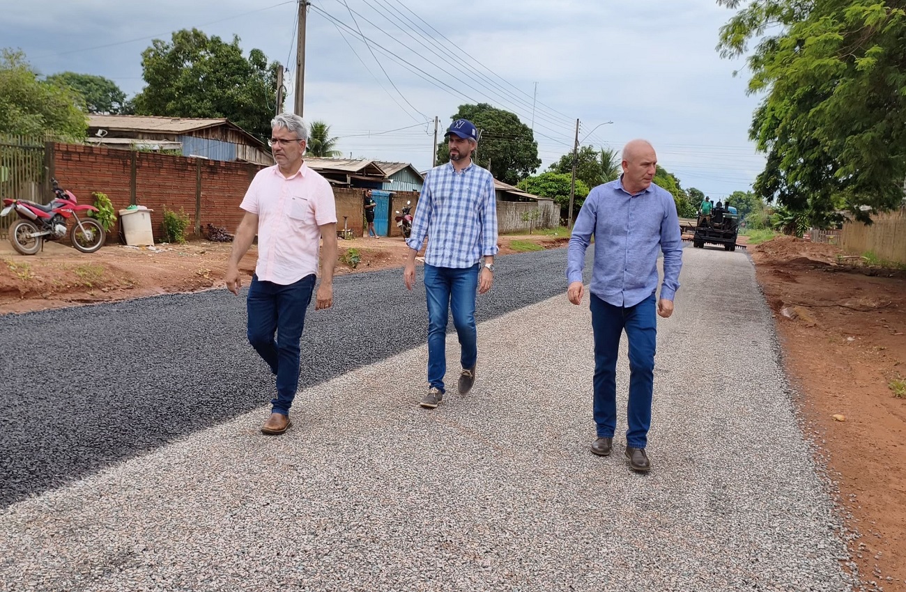 Ezequiel Neiva anuncia liberação de R$ 2 milhões para revestimento asfáltico em Cerejeiras