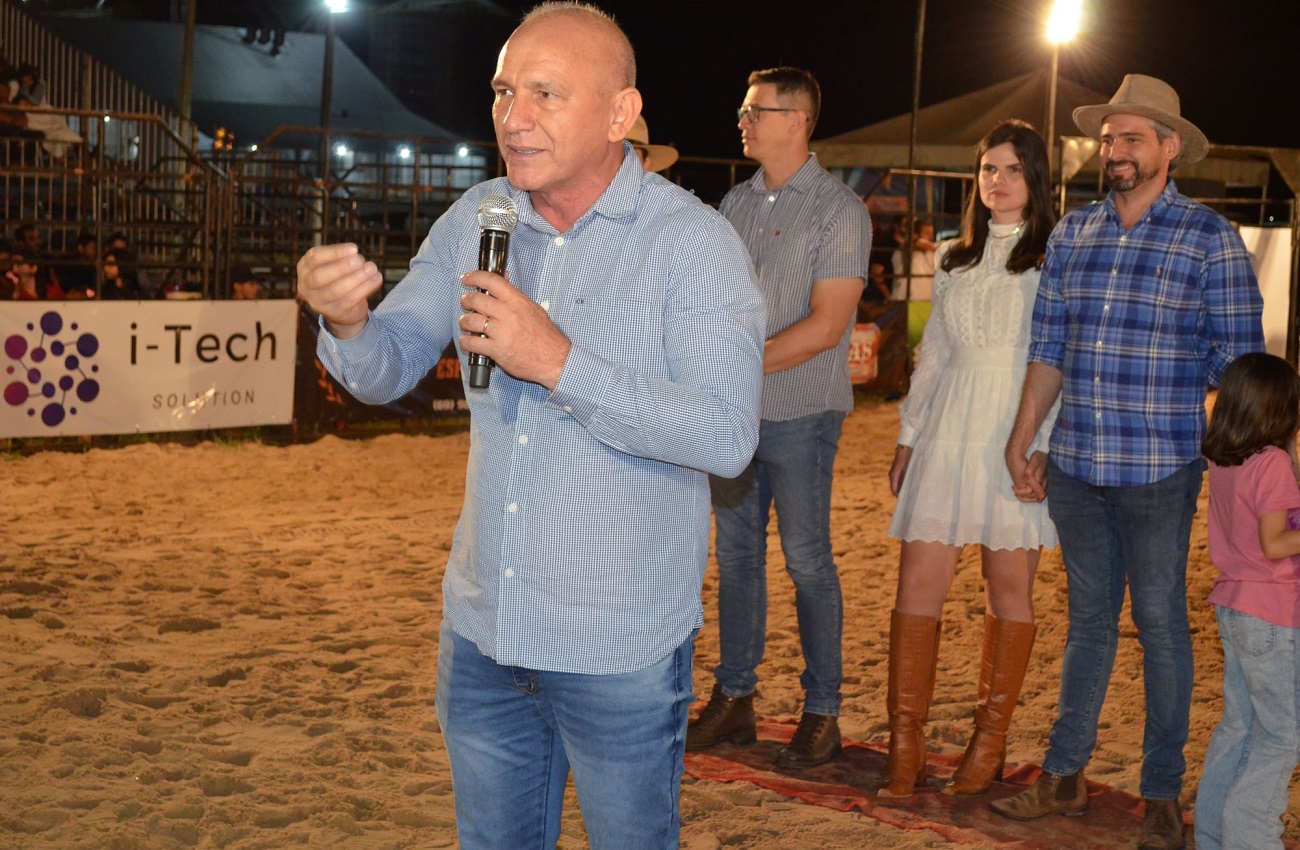 Ezequiel Neiva participa da abertura do IV Agro Rodeio Cerejeiras e destaca apoio à realização do evento