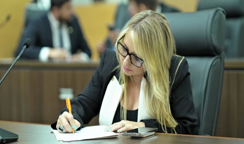 Ieda Chaves cobra funcionamento ininterrupto das DEAMs em Rondônia