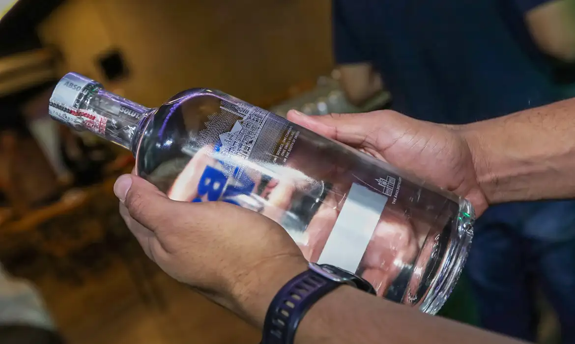 PM do DF Desmantela laboratório clandestino de falsificação de bebidas