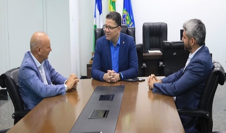 Ezequiel Neiva alinha investimentos e parcerias para atender demandas dos municípios