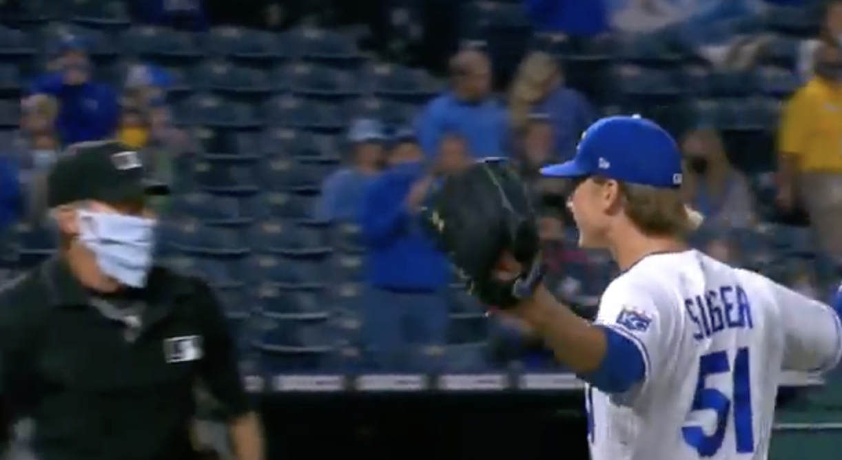 Ump show breaks out at The K