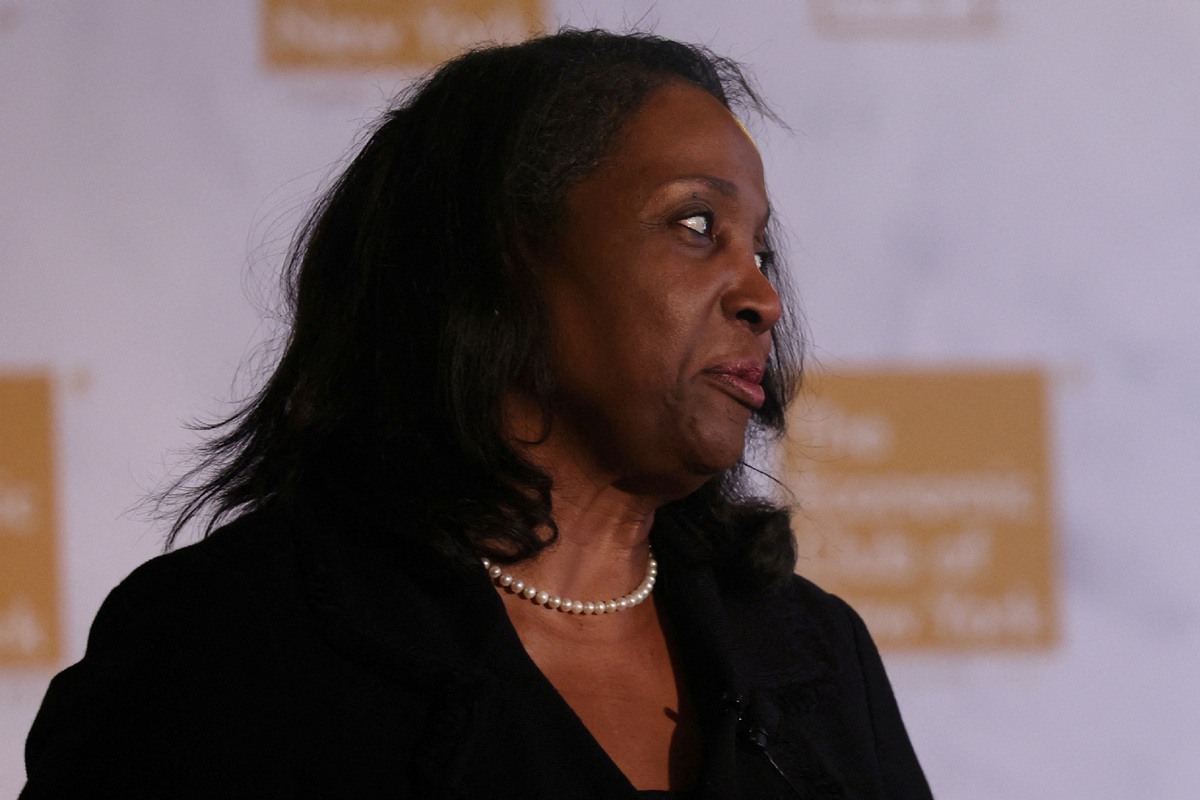 Suprema Corte dos EUA adia decisão sobre demissão de Lisa Cook do Federal Reserve e mantém sua permanência no cargo