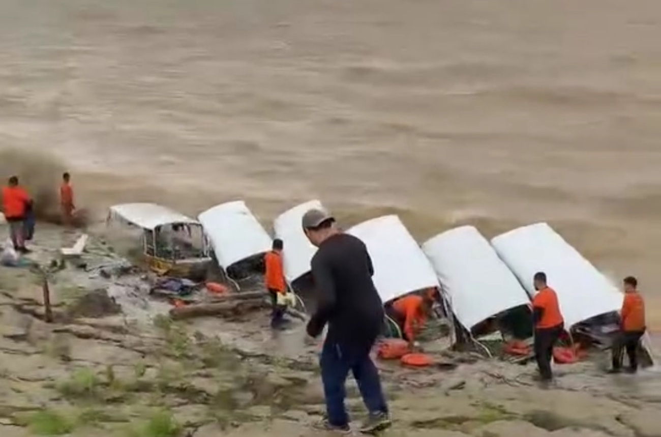 Temporal alaga lanchas escolares em Nazaré e expõe riscos diários nas comunidades ribeirinhas de Rondônia