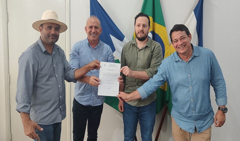 Vilhena recebe ordem de serviço para construção de campos de futebol soçaite com grama sintética