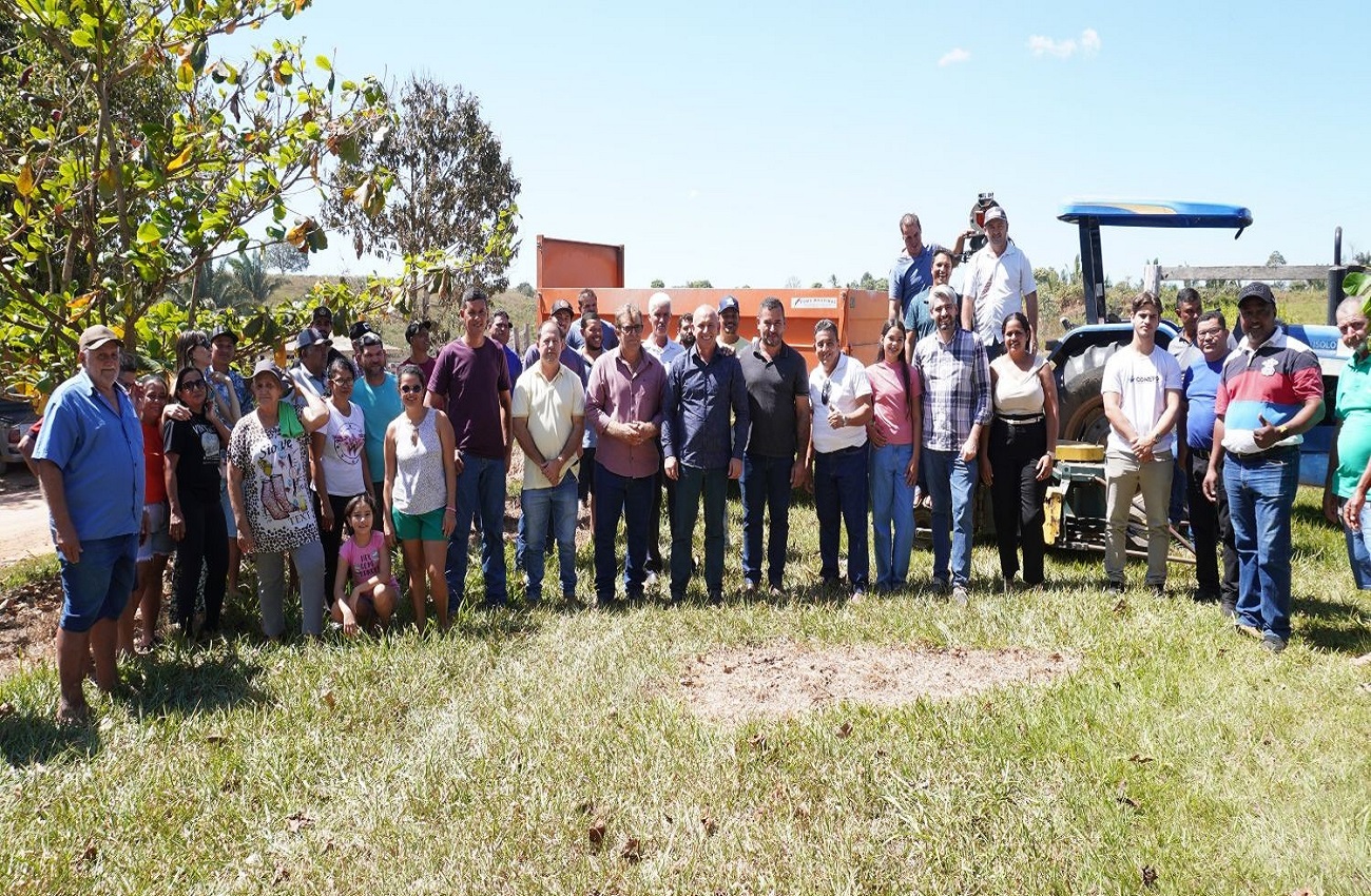 Emenda de Ezequiel Neiva garante equipamentos agrícolas aos produtores rurais da Linha C-66, em Vale do Anari