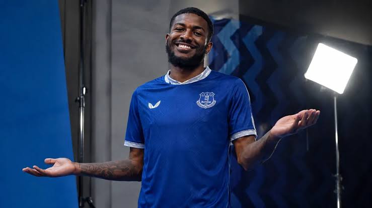 Everton sign former Arsenal player Ainsley Maitland-Niles - BritBall