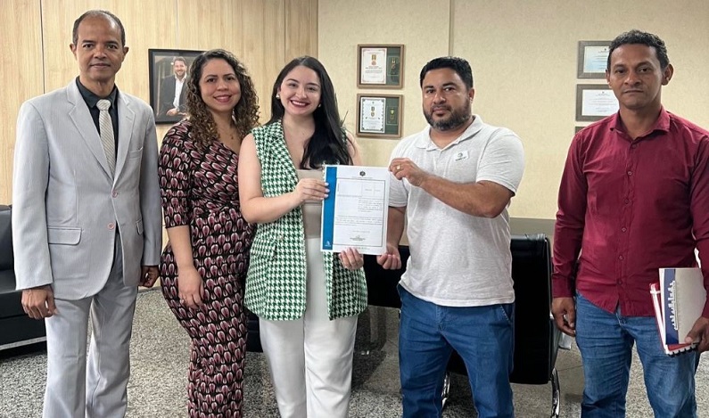 Alex Redano indica aquisição de tablets para educação municipal em Cacaulândia