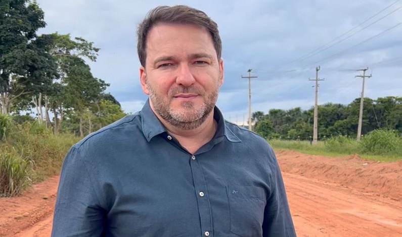 Alex Redano anuncia que recurso para recuperação de estradas está na conta da prefeitura de Nova Mamoré