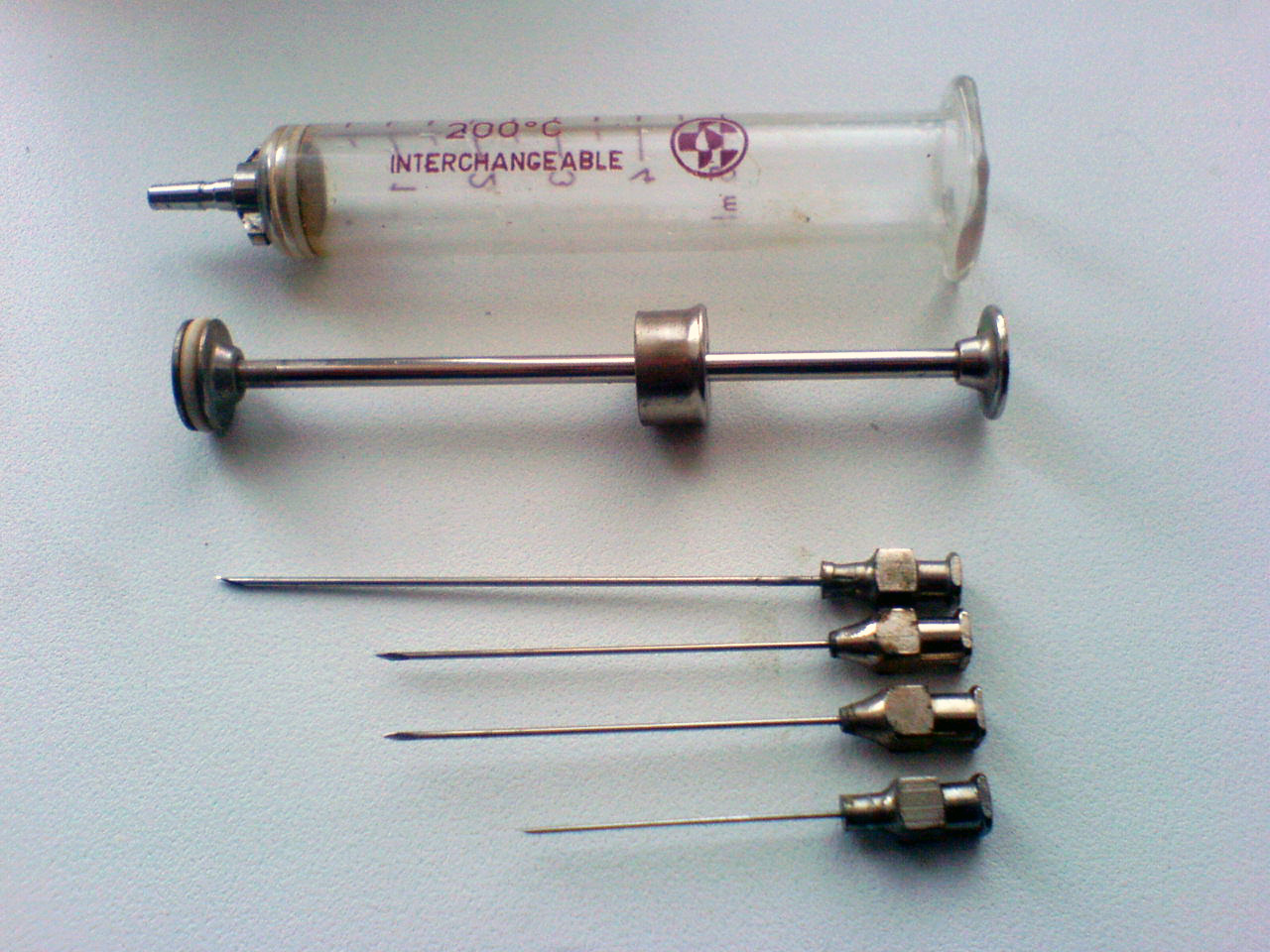 Early glass syringe