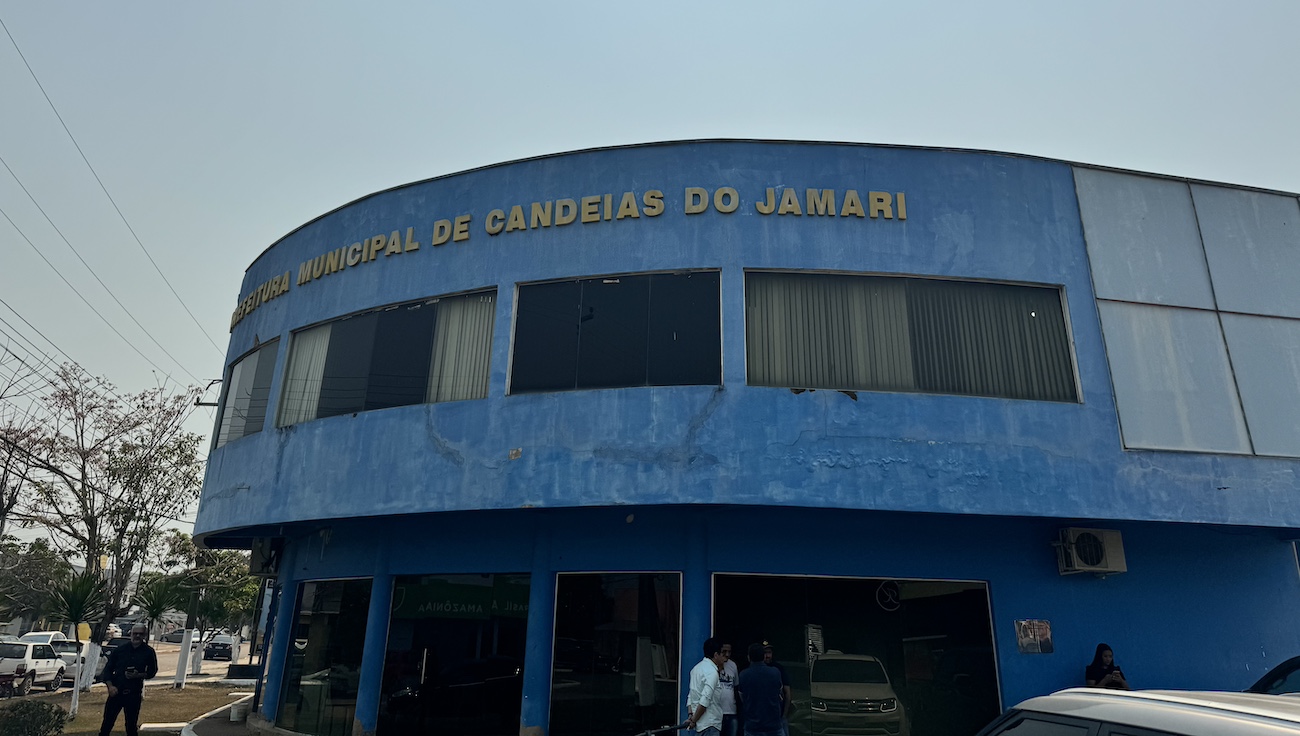 Prédio decadente, falta de dinheiro e abandono, assim Lindomar Garçon assumiu prefeitura de Candeias, em Rondônia