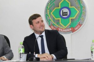 “Se defender o direito dos trabalhadores e da Educação é ser politiqueiro, então podem me chamar assim”, diz presidente da Câmara de Vilhena