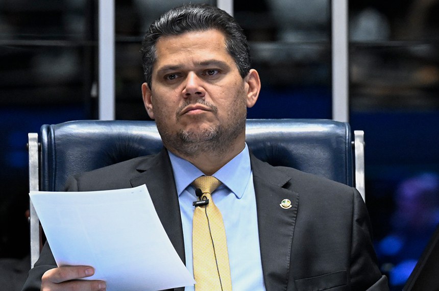 Barganha ou Fake News? O embate entre Alcolumbre e Valdemar que paralisou o Congresso