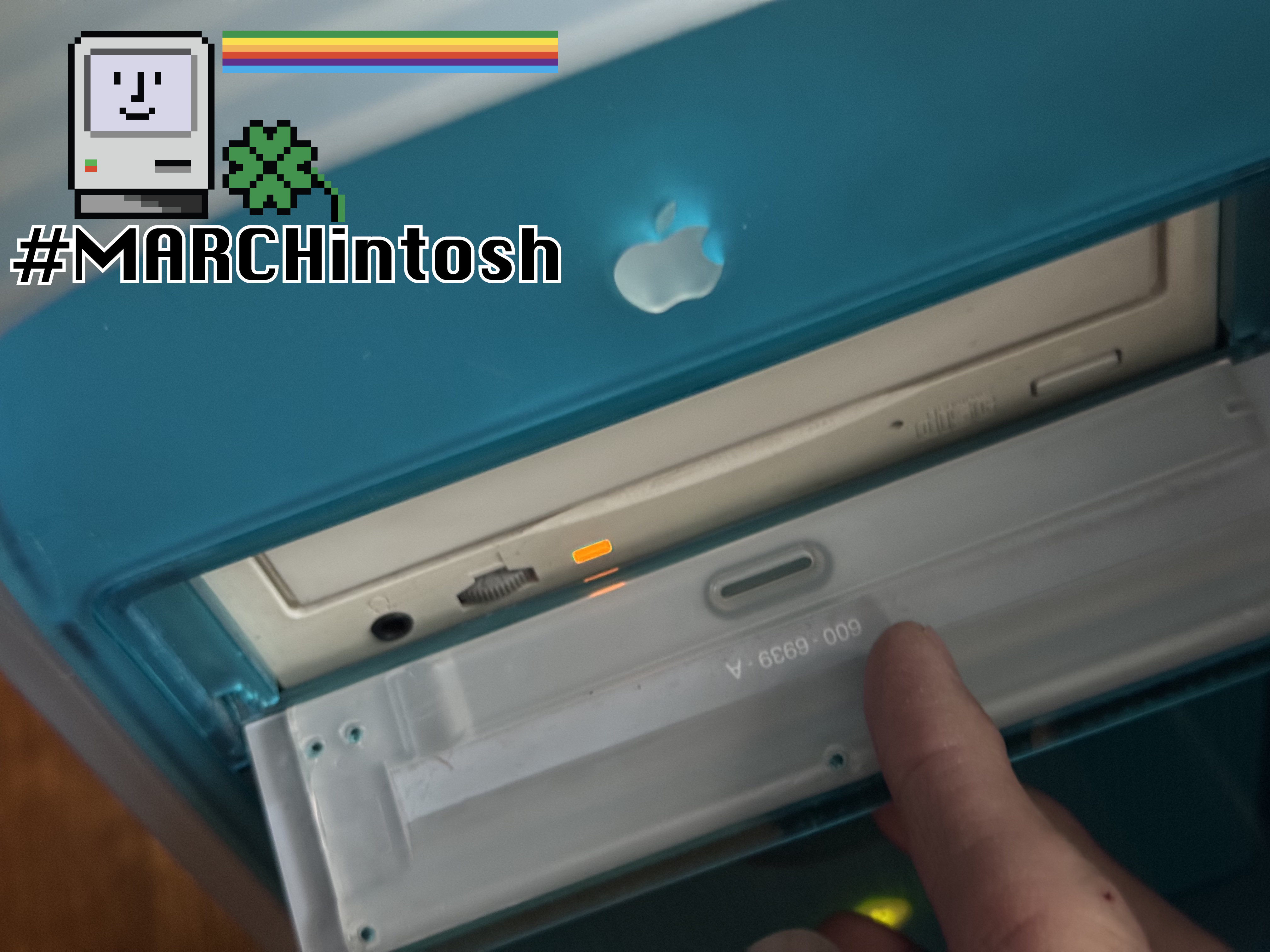 Upgrading the CD-ROM Drive in my PowerMac G3 - by Dan Scott