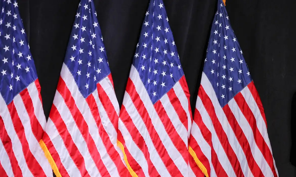 EUA nas Urnas: Duelo acirrado entre Kamala Harris e Donald Trump marca eleição histórica