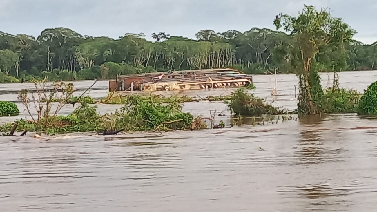 Naufrágio de barco hospital deixa população ribeirinha desassistida em Rondônia