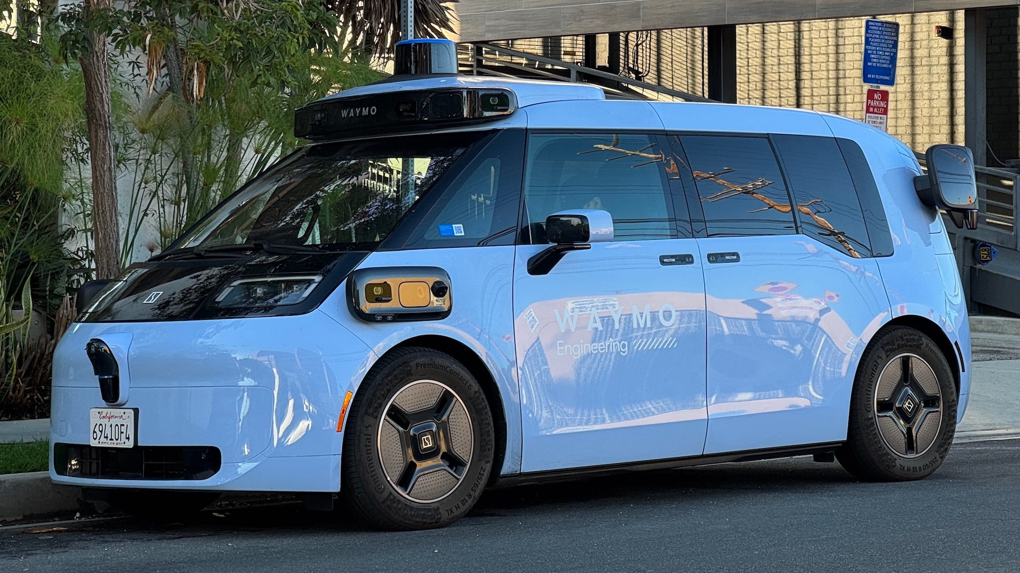 Waymo Zeekr RT。归档到「美学之死」名下