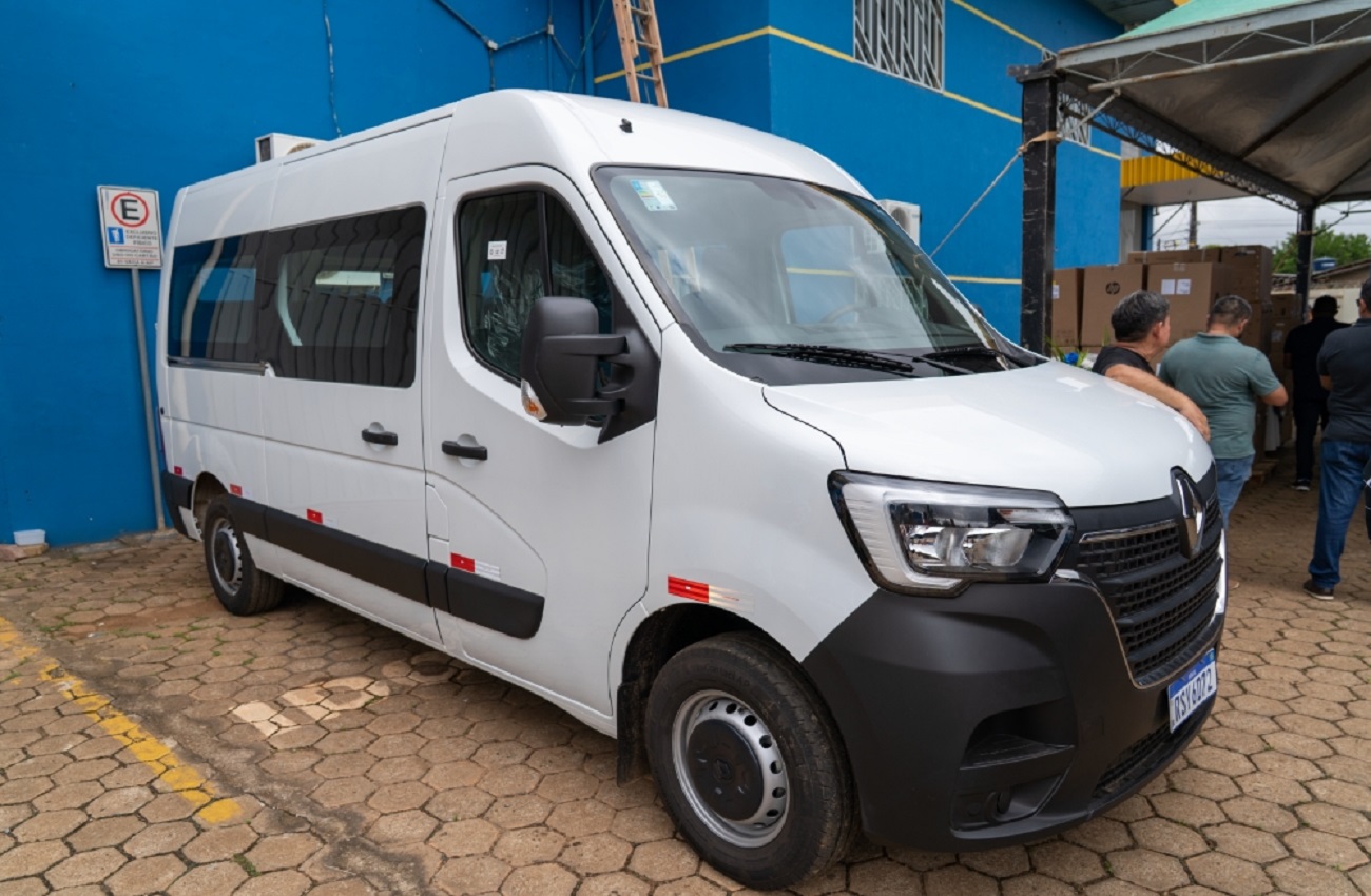 Ieda Chaves solicita vans para saúde e educação em Primavera de Rondônia