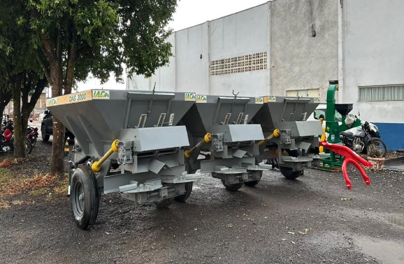 Alan Queiroz entrega R$ 100 mil em implementos agrícolas para o município de Vilhena