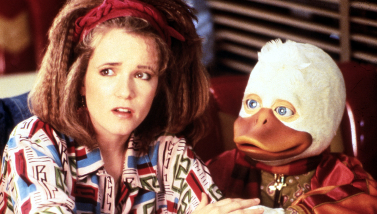Marvel’in henüz sinema işine alıştığımız kalitede yaklaşmadığı 1980’li yılların kült filmlerinden Howard the Duck , uçkuru düşük ve kaotik başkarakteri ile televizyon ekranlarımıza da sıkça konuk olmuştu. Howard’ı dizinin üçüncü sezonunda aile babası rolünde izliyoruz.