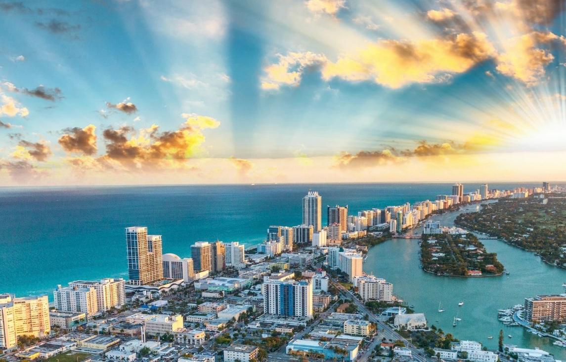 Flórida: O hub estratégico para investimentos imobiliários e imigração nos EUA em 2025