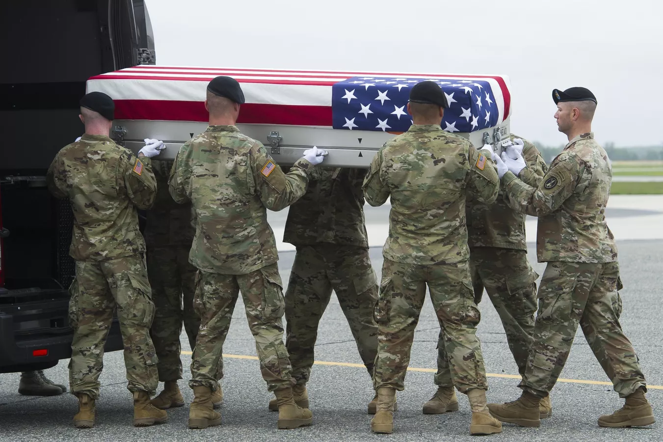 Taxas de suicídio no Exército dos EUA aumentam e levantam preocupações sobre estratégia de prevenção