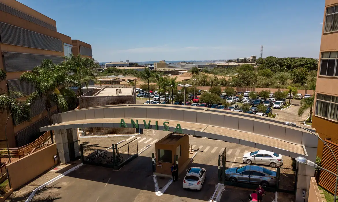 Anvisa proíbe 'bala do amor' com tadalafila que circula ilegalmente no Brasil