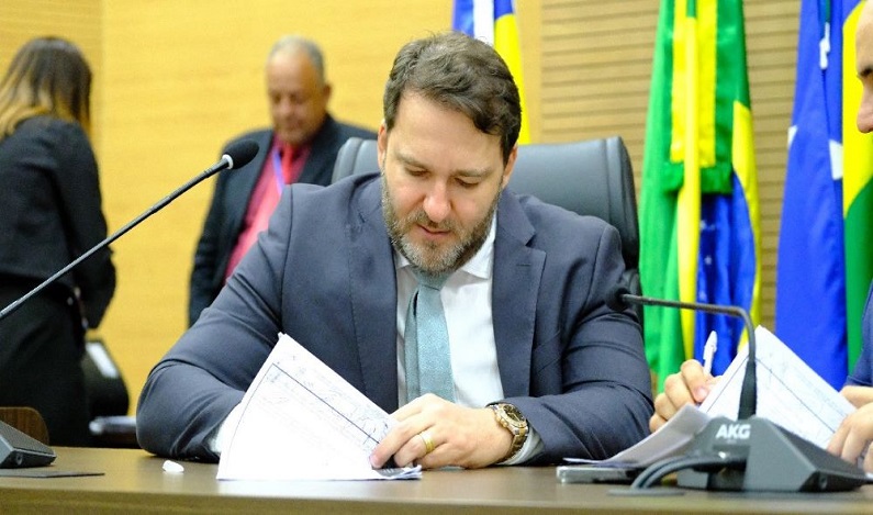 Alex Redano solicita aplicação de Curso de Formação de Sargentos na modalidade EAD