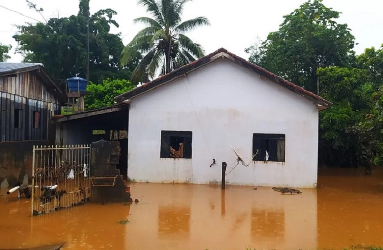 Alex Redano, solicita distribuição de cestas básicas para famílias atingidas por enchentes em Ouro Preto D'Oeste
