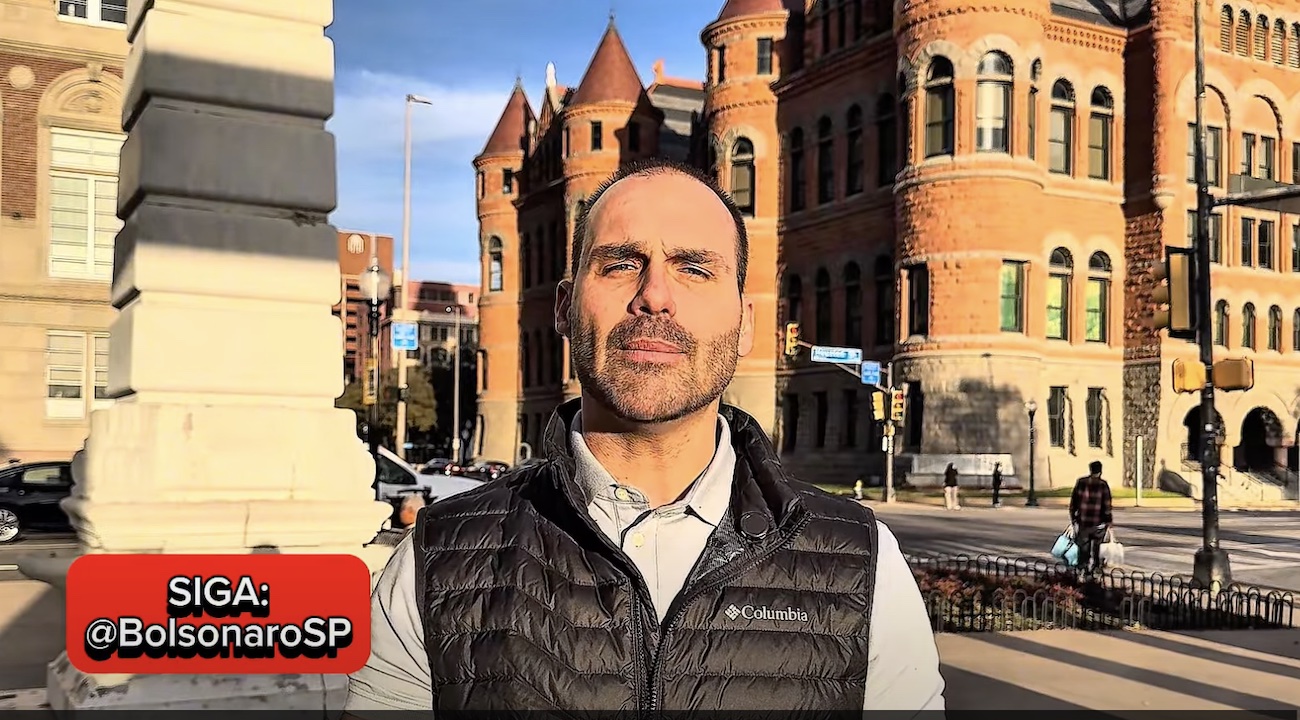 Eduardo Bolsonaro anuncia licença do mandato e planeja ficar nos EUA