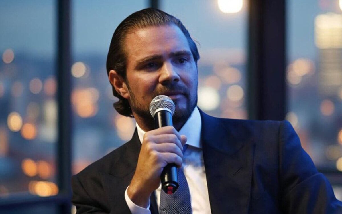 Banco Master: Celular de Vorcaro revela acesso ilegal a apurações sigilosas e contratação de 'hacker'