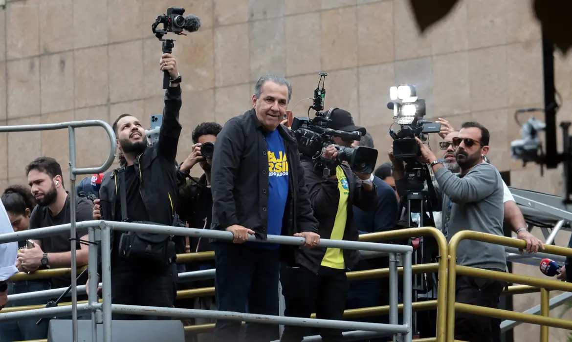 Ministro Alexandre de Moraes vota para tornar Silas Malafaia réu por calúnia e injúria contra generais