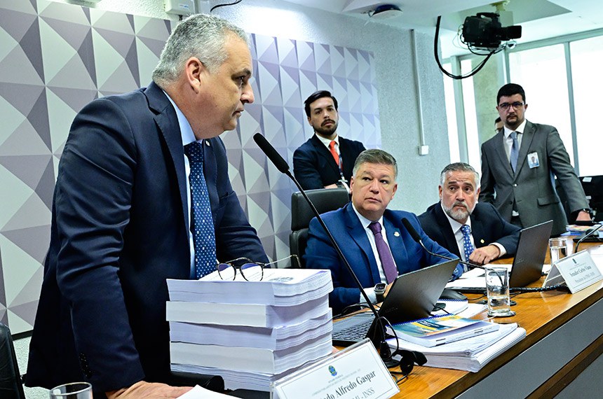 CPMI do INSS: relatório propõe indiciamento de 216, incluindo Lulinha; veja a íntegra