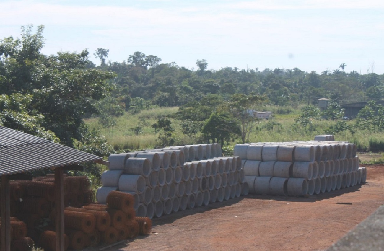 Deputado Alan Queiroz solicita a instalação de manilhas de concreto em ruas do distrito de Rio Pardo
