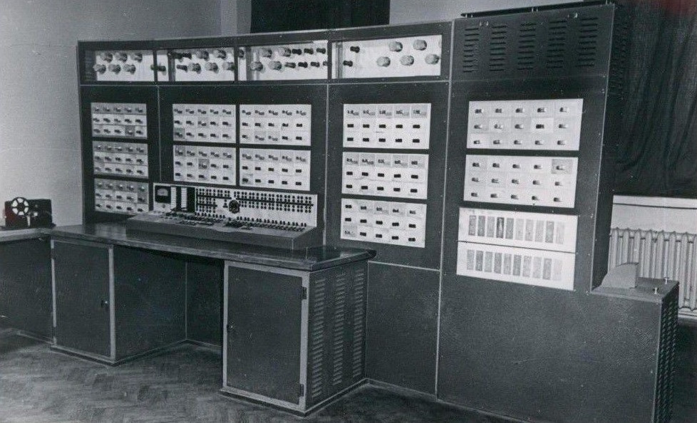 Ternary Computer - Deep in Tech Newsletter