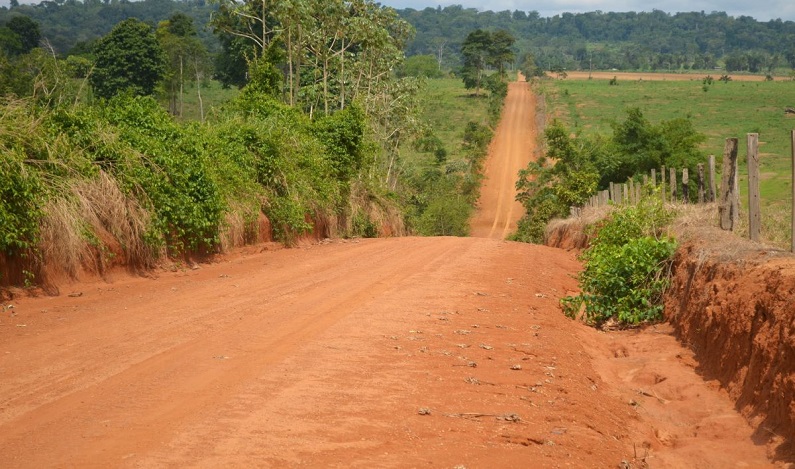 Alex Redano destina R$ 200 mil para recuperação de estradas vicinais em Buritis
