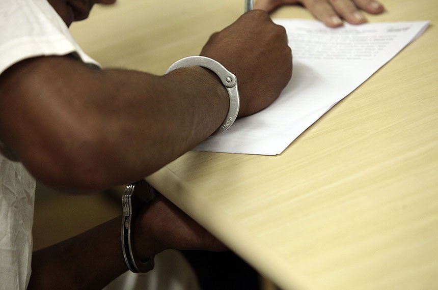 Projeto autoriza gravação de advogados e presos ligados ao crime organizado