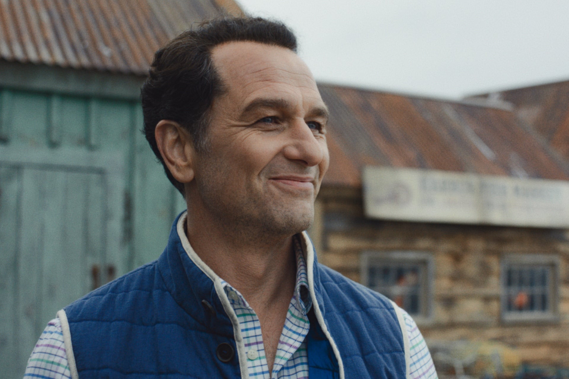 https://gizmodo.com/app/uploads/2026/04/WidowsBay_MatthewRhys.jpg